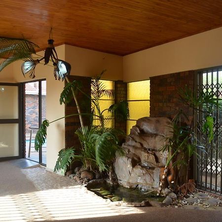 African Phoenix Guest Lodge Joanesburgo Exterior foto