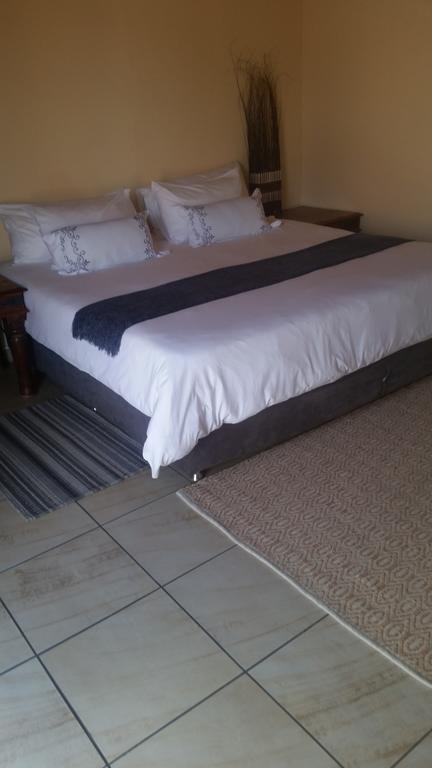 African Phoenix Guest Lodge Joanesburgo Exterior foto