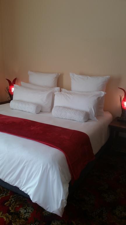 African Phoenix Guest Lodge Joanesburgo Exterior foto
