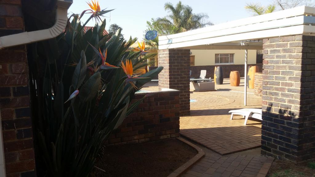African Phoenix Guest Lodge Joanesburgo Exterior foto