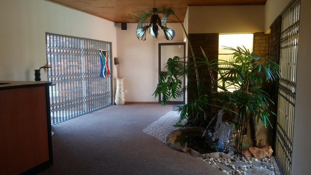 African Phoenix Guest Lodge Joanesburgo Exterior foto