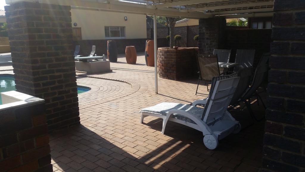 African Phoenix Guest Lodge Joanesburgo Exterior foto